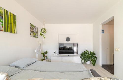 Koillinen District Apartment | Helsinki, Private free parking, super easy to city centre and airport