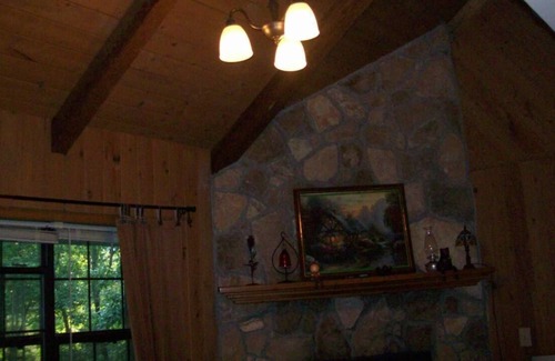 Blairsville Cabin | Helton Falls Lodge-Guesthouse cabin