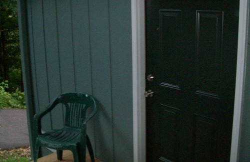 Blairsville Cabin | Helton Falls Lodge-Guesthouse cabin