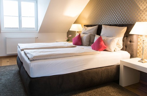 Friedrichstadt Apartment | Helvetia Suites