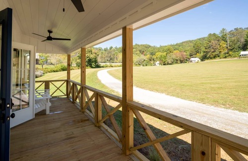 Dillard Cottage | Hemingway Cottage at Julep Farms