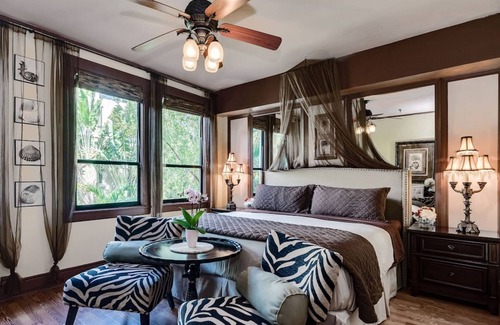 Palm Beach - West Palm Beach Hotel | 🌴 Hemingway Garden Palm Beach Island 🌴 FREE Valet Parking 🌴 Breakfast 🌴 Pool