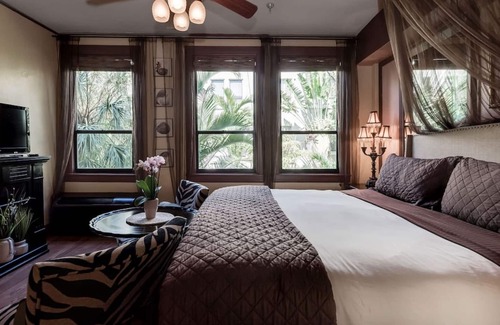 Palm Beach - West Palm Beach Hotel | 🌴 Hemingway Garden Palm Beach Island 🌴 FREE Valet Parking 🌴 Breakfast 🌴 Pool
