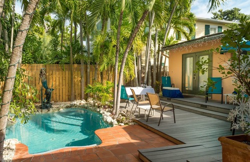 White Street Gallery District Apartment | Hemingway Retreat Suite at Suite Dreams Inn