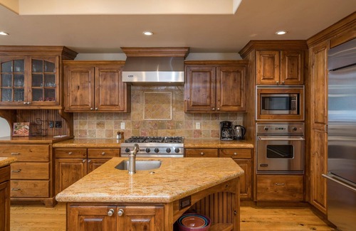 Warm Springs Condo | Hemingways Condo: Luxury living with a view