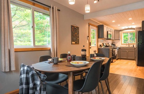 Conway Ski Chalet | Hemlock Hill Chalet: NH escape