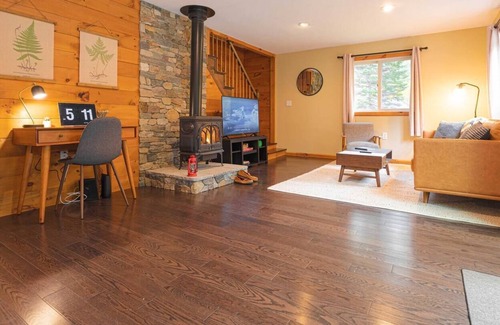 Conway Ski Chalet | Hemlock Hill Chalet: NH escape