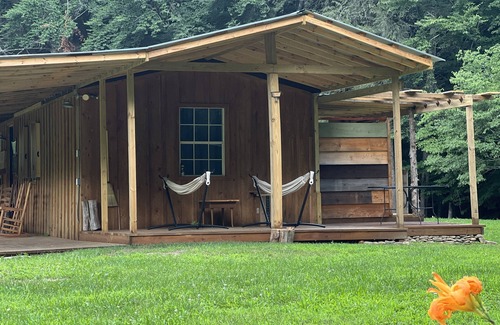 Elgin Cabin | Hemlock Hollow-Secluded wilderness cabin bordering Park