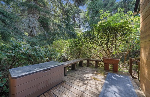 Rockaway Beach Cabin | Hemlock Inn, private cozy space