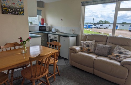 Great Yarmouth Apartment | Hemsby Holiday Home - Norfolk Beach & Seaside fun