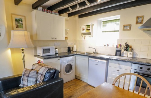 Ffestiniog Cottage | HEN AELWYD YR URDD, pet friendly, with open fire in Llan Ffestiniog