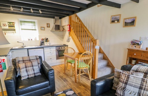 Ffestiniog Cottage | HEN AELWYD YR URDD, pet friendly, with open fire in Llan Ffestiniog