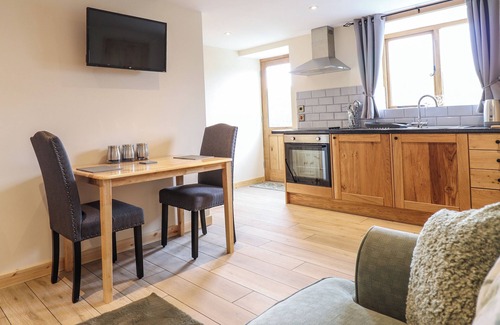 Llanwddyn Cottage | HEN BLAID, pet friendly, character holiday cottage in Lake Vyrnwy