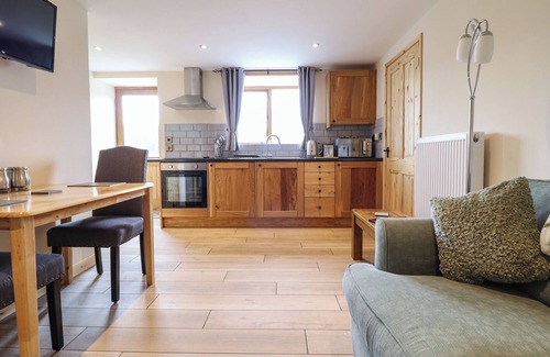 Llanwddyn Cottage | HEN BLAID, pet friendly, character holiday cottage in Lake Vyrnwy