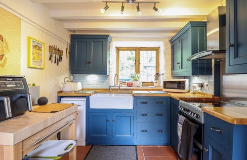 Fairbourne Cottage | HEN BOPTY, pet friendly, character holiday cottage in Fairbourne