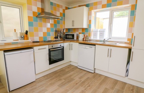 Llanybydder Cottage | HEN BRYNBEDW, pet friendly, with a garden in Llanybydder