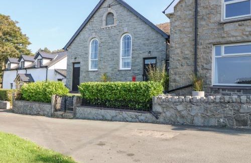 Gyrngoch House | Hen Gapel Seion