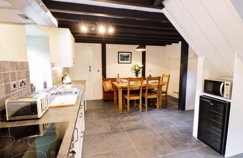 Dolgellau Cottage | HEN GELLIGEMLYN - THE ANNEXE, family friendly in Ganllwyd