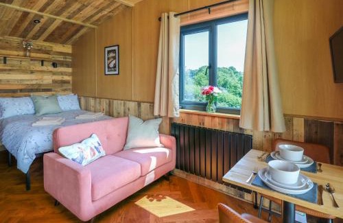 Rhayader House | Hen's Hideaway