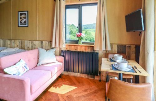 Rhayader House | Hen's Hideaway