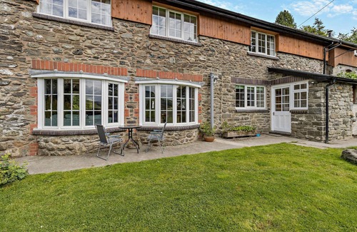 Cemmaes House | Hen Stabl- Cemaes - Two Bedroom House, Sleeps 5