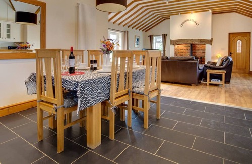 Llanrug House | Hen Stabl Llanrug in Caernarfon