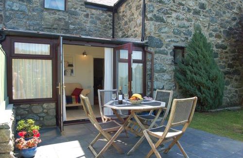 Talybont House | Henborth Mawr Cottage in Talybont