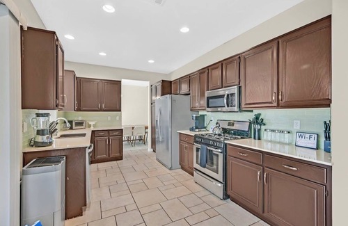 MacDonald Ranch House | Henderson 4BR Home Pool & Hot Tub Sleeps 10