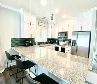 Wrightsville Beach Villa | Henderson Haven 4 BR/3 BA Villa, Steps to Beach