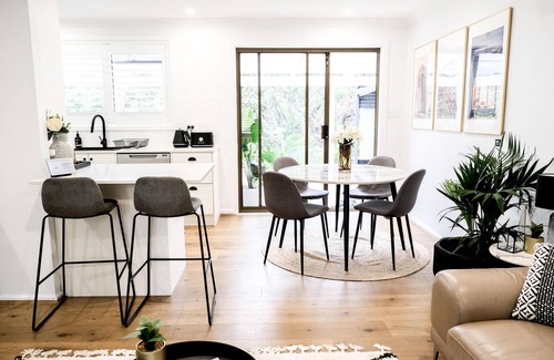 Wentworth Falls House | Henderson House - Renovated Home, 3 Bedroom, Deep Bath, A/C, BBQ, Undercover Patio