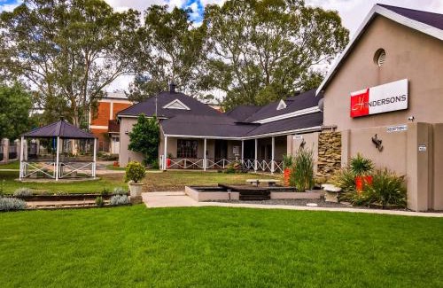 Senekal Cabin | Hendersons Lodge Ltd
