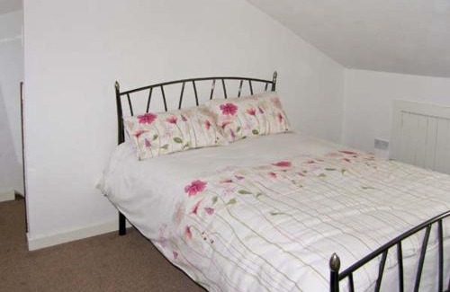 Denbigh House | Hendre Aled Cottage 3