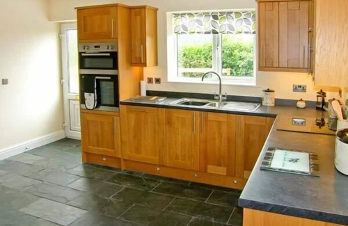 Llanynys Cottage | HENDRE, family friendly, with open fire in Ruthin