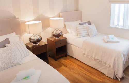 Bath Apartment | Henge House - Bluestone Apartment