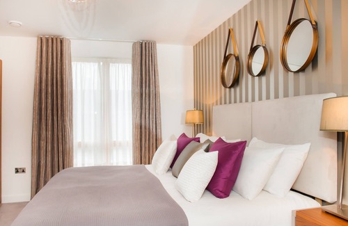 Bath Apartment | Henge House - Sarsen Apartment