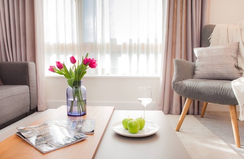 Bath Apartment | Henge House - Sarsen Apartment