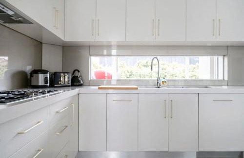 Rodd Point House | Henley Haven Private BBQ Terrace