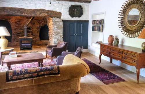 Felindre Farchog House | Henllys