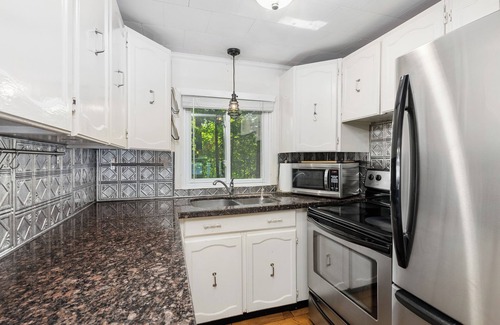 Muskoka Lakes Cottage | Hennessy Lake House, Port Carling Waterfront Property