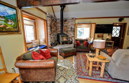 Arnold House | Hennessys Laughing Bear Lodge