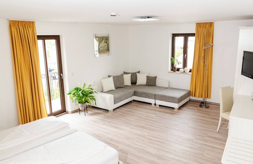 Buttenwiesen Hotel | Henrys Sleeping Buttenwiesen