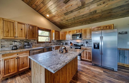 Upper Peachtree Cabin | Her Endless Views, the name says it all