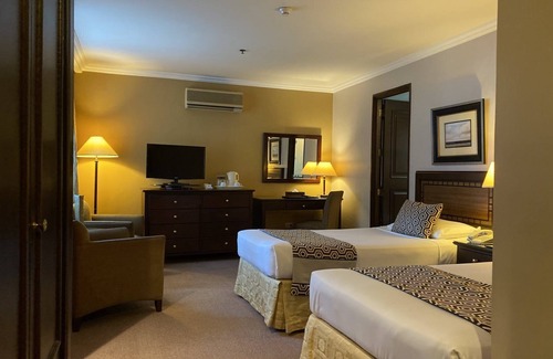 San Isidro Hotel | Herald Suites Solana