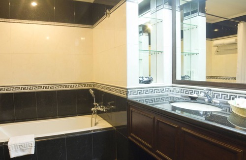 San Isidro Hotel | Herald Suites Solana