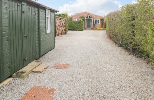 Low Catton Cottage | HERB COTTAGE, romantic, with a garden in York