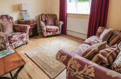 Low Catton Cottage | HERB COTTAGE, romantic, with a garden in York