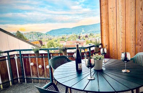 Neustadt Apartment | Herbst Deal -20 Prozent, Balkon mit Schwarzwaldblick, Hunde frei, Tischfußball, familienfreundlich