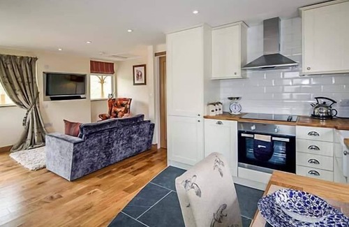 Torver Apartment | HERDWICK, pet friendly, with hot tub in Torver