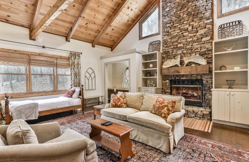 Big Canoe House | Here For The Views - Beautiful & Historic Cabin in Big Canoe