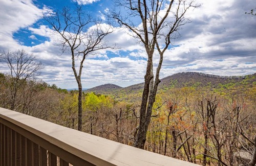 Big Canoe House | Here For The Views - Beautiful & Historic Cabin in Big Canoe